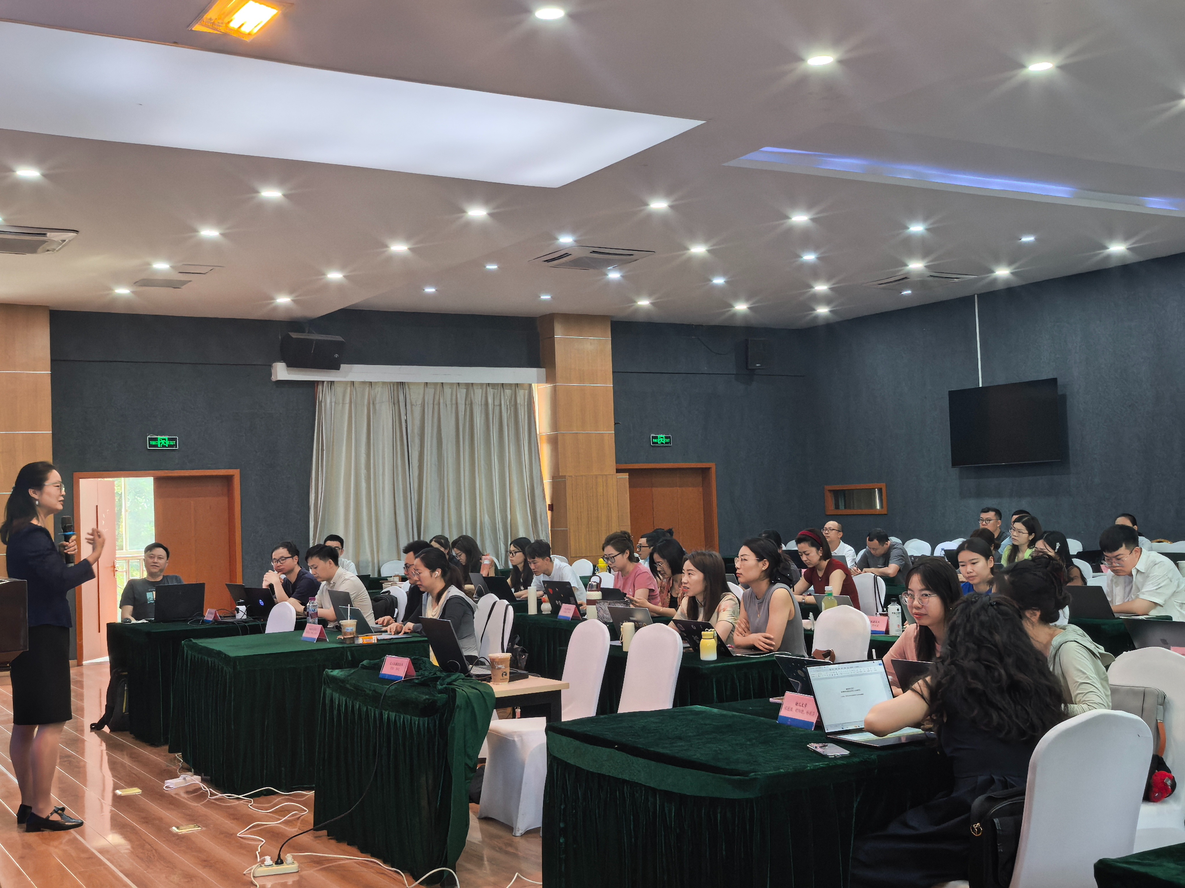 学校第二期“AI赋能教育教学”主题工坊顺利举办
